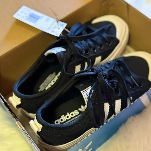 adidas gazelle silver green womens adidas Men's Nizza RF Shoes, Size 9.5, White/White/White